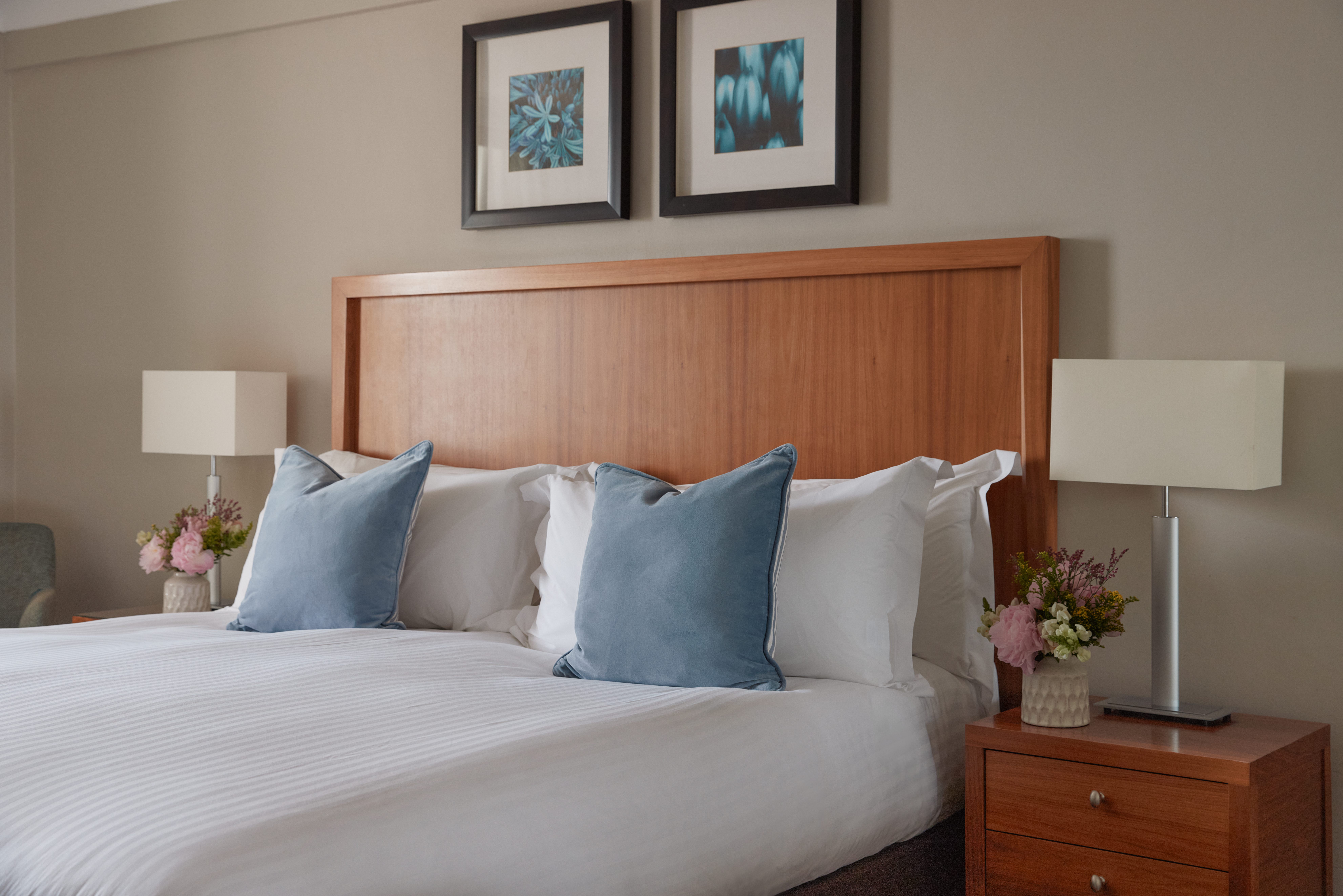 DELUXE BEDROOMS